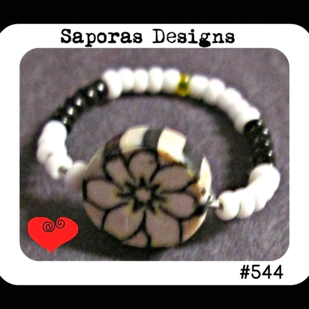 Handmade Black & White Beaded Ring With Flower Design Size 5.5 Native Ethnic